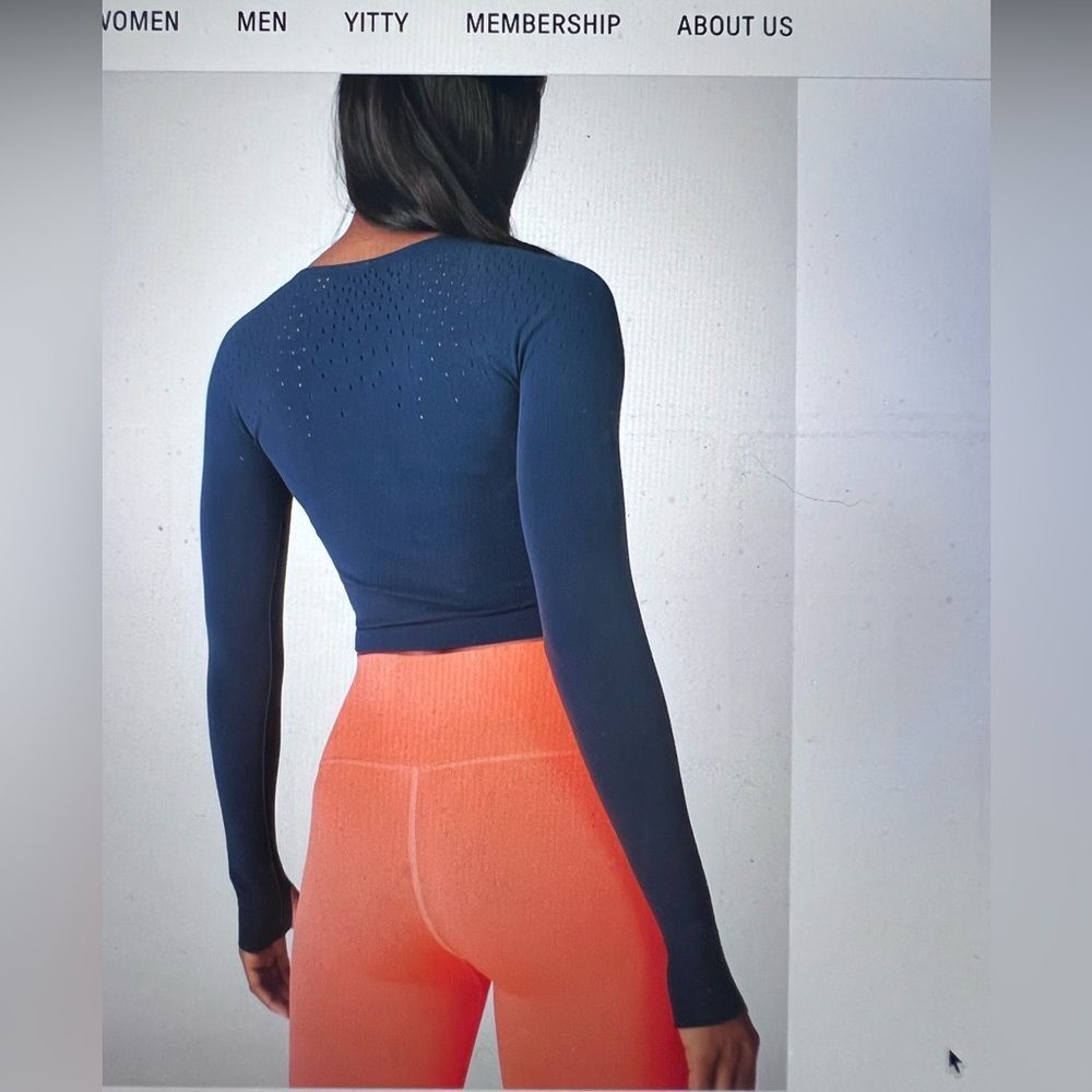 Fabletics, Ombre Long-Sleeve SculptKnit® Top perforated Blue Thunder Size Large - Picture 5 of 5